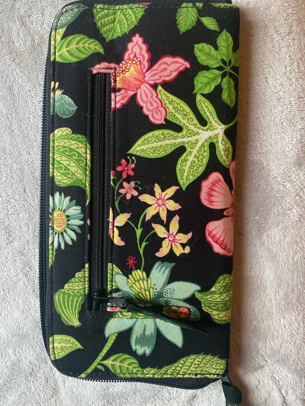 Vera Bradley Black Floral Quilted Zip Card and passport organizer case - Picture 5 of 5